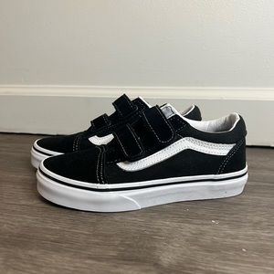 Kids Black Vans Velcro Low Tops